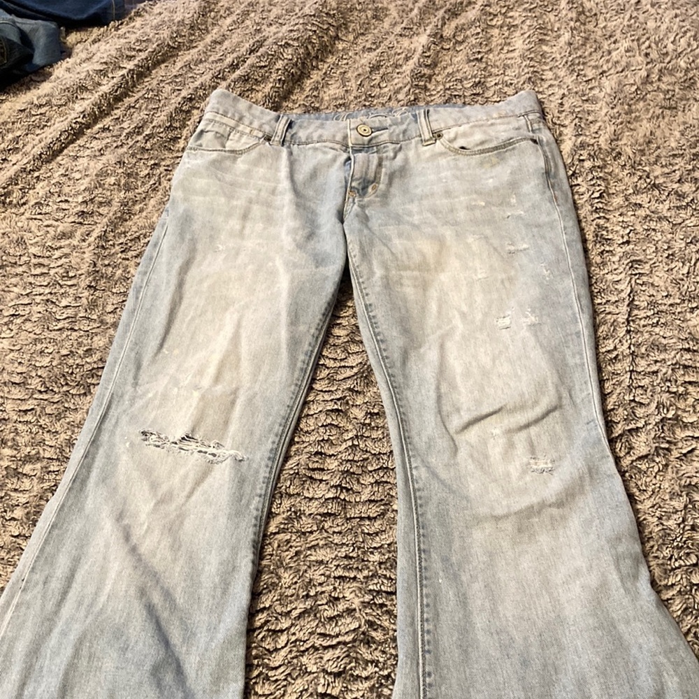 NWOT-American Eagle light destressed light weight flare leg jeans jeans-Size 8